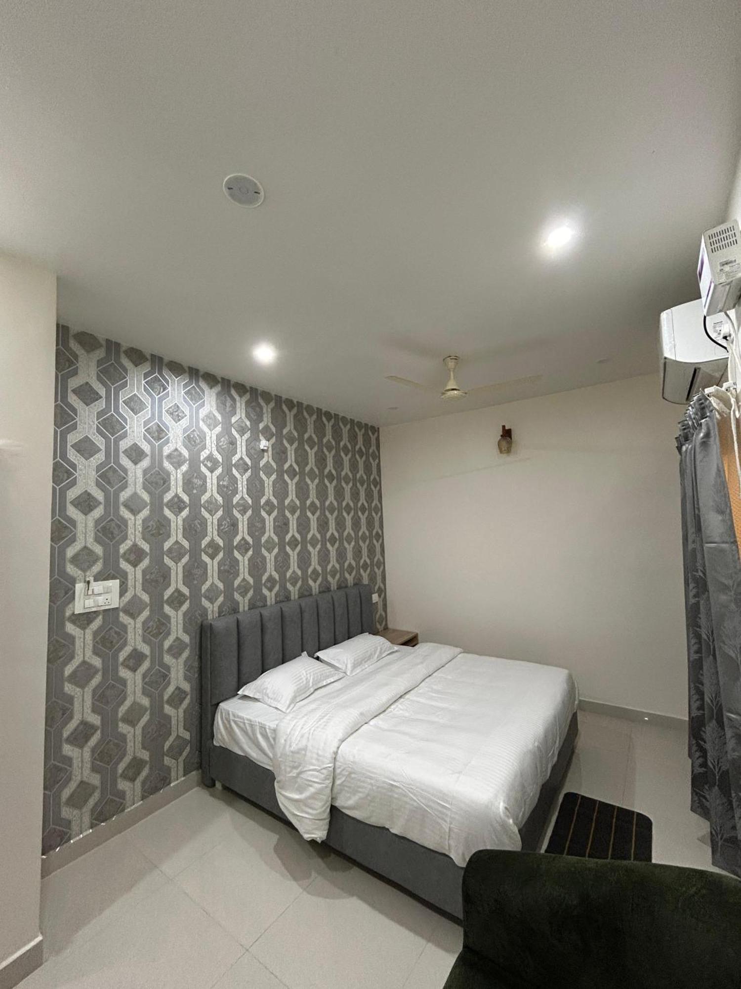 Sapphire Stayss เยลาคีรี ห้อง รูปภาพ